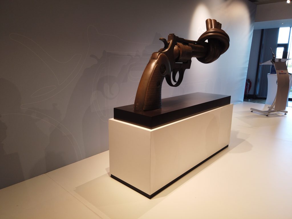 Knotted Gun Sculpture headline image